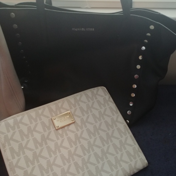 Purses - Picture 2 of 3